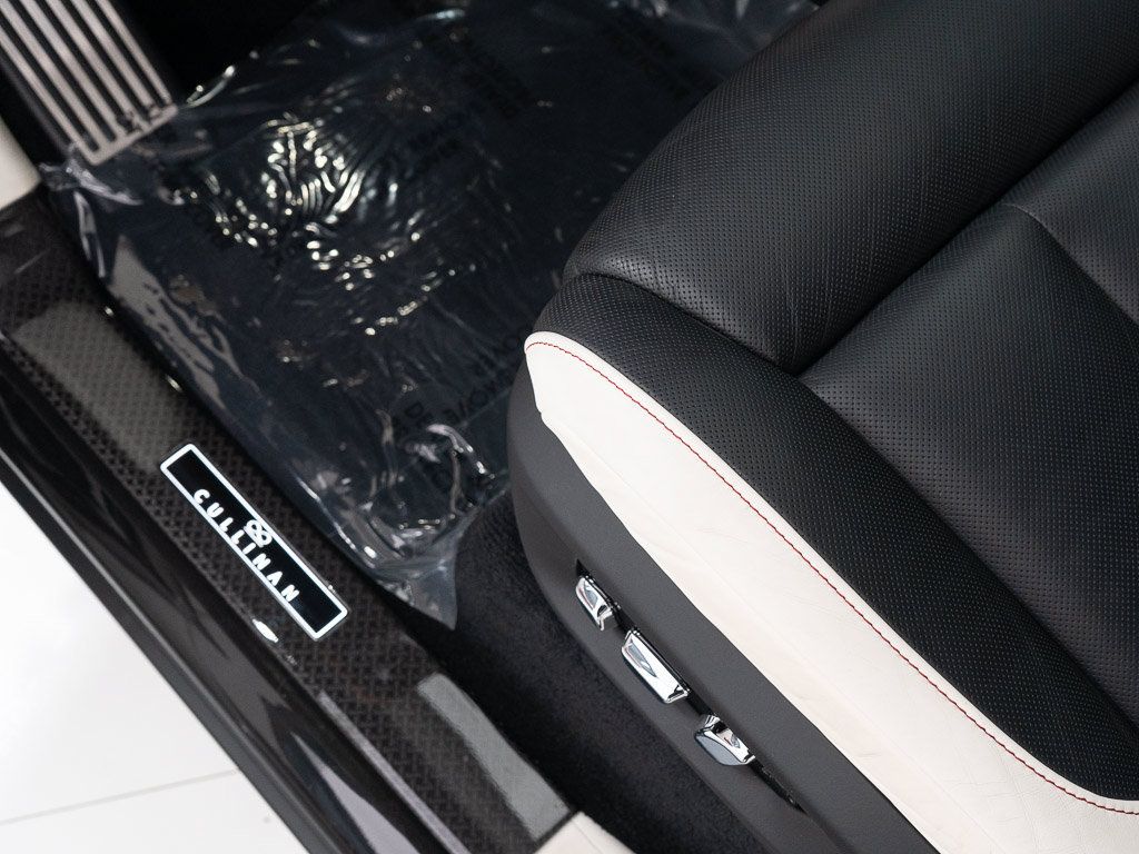 Certified 2023 Rolls-Royce Cullinan Black Badge w/ Driver's Package AWD/4WD image 13