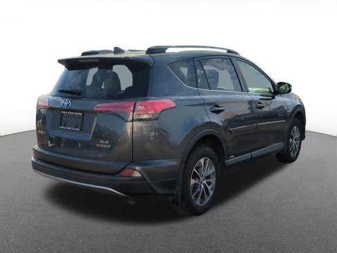 Used 2018 Toyota RAV4 XLE image 6