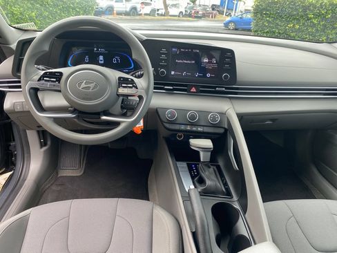 Used 2025 Hyundai Elantra SE w/ Cargo Package FWD image 30