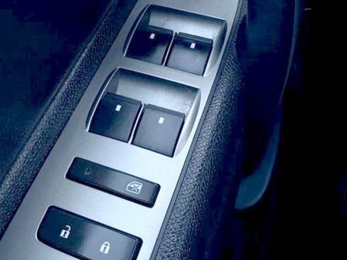 Used 2012 Chevrolet Silverado 1500 LT image 23