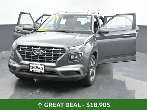 Used 2025 Hyundai Venue SEL image 35