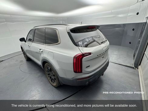 Used 2022 Kia Telluride SX w/ SX Prestige Package AWD/4WD image 3
