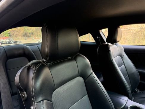 Used 2017 Ford Mustang Premium image 30