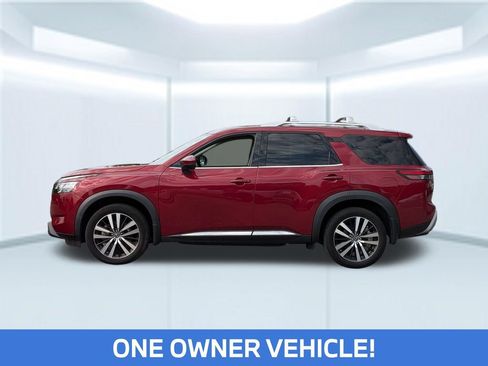 Certified 2024 Nissan Pathfinder Platinum w/ Black Appearance Package FWD image 2