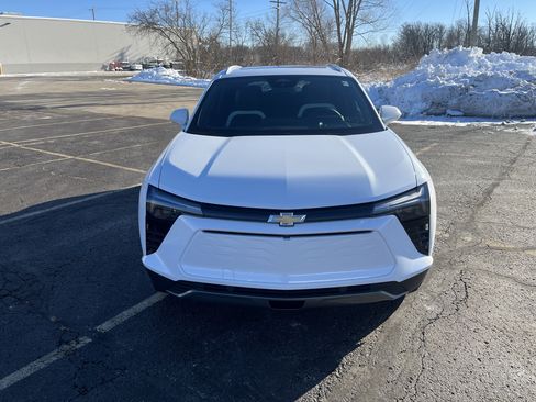 Used 2025 Chevrolet Blazer EV LT image 2