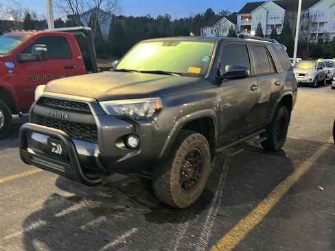 Used 2017 Toyota 4Runner SR5 image 1