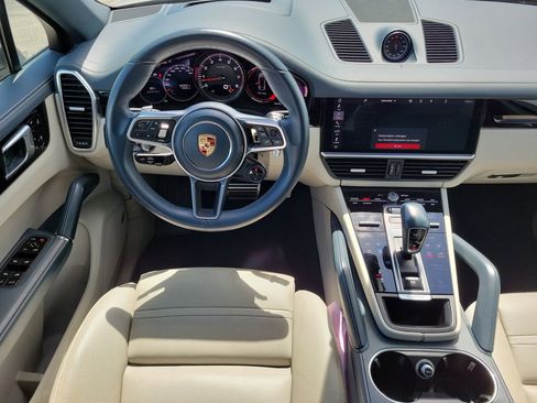 Used 2020 Porsche Cayenne S image 16
