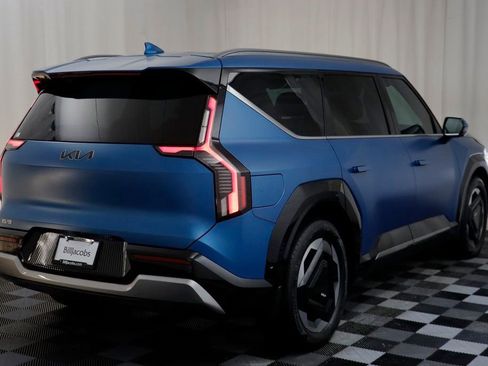 Used 2024 Kia EV9 Land image 20