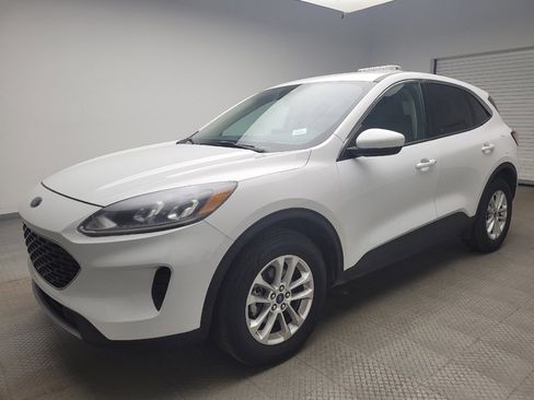 Used 2020 Ford Escape SE image 2