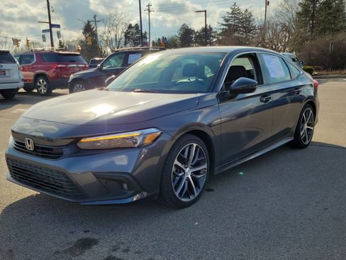 Used 2023 Honda Civic Touring image 2