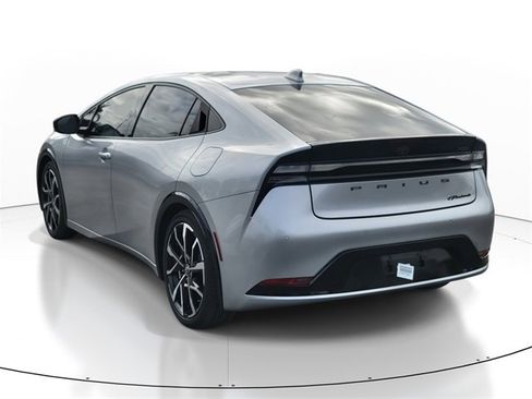 Used 2023 Toyota Prius Prime SE image 3