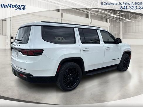 Used 2024 Jeep Wagoneer Series II w/ Convenience Group I AWD/4WD image 3