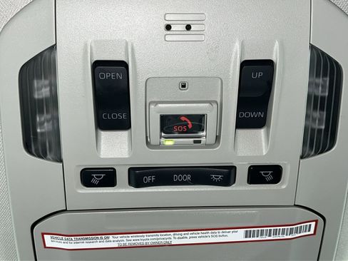 Used 2021 Toyota Highlander XLE image 28