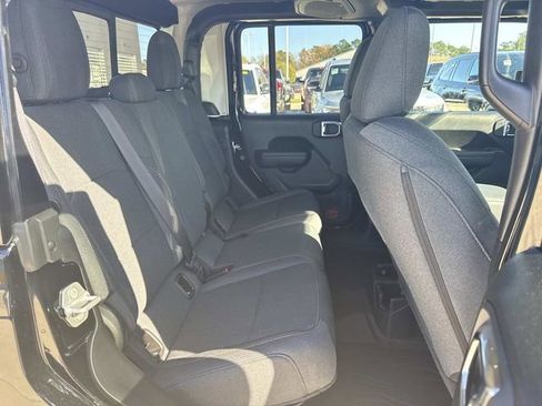 Used 2025 Jeep Gladiator Sport image 8