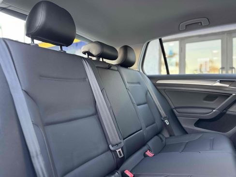 Used 2017 Volkswagen e-Golf SEL Premium w/ Driver Assistance Package image 15