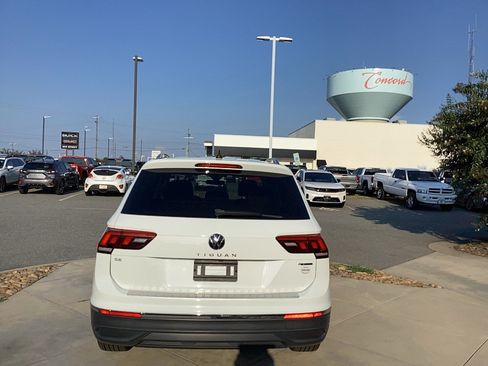 Used 2022 Volkswagen Tiguan SE w/ Panoramic Sunroof Package AWD/4WD image 6