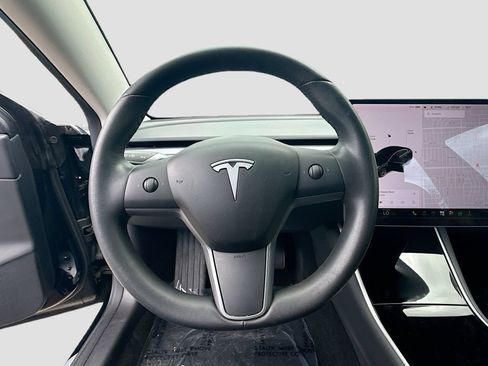 Used 2019 Tesla Model 3 Standard Range RWD image 10