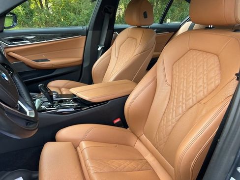 Used 2022 BMW 530i xDrive w/ Premium Package image 9