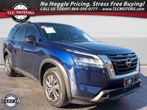 Used 2022 Nissan Pathfinder SV image 1