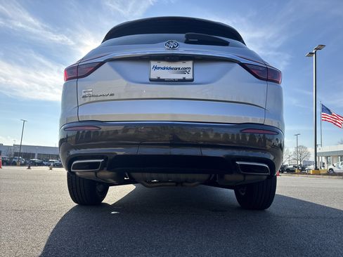 Used 2020 Buick Enclave Essence w/ Sound and Sites Package image 9