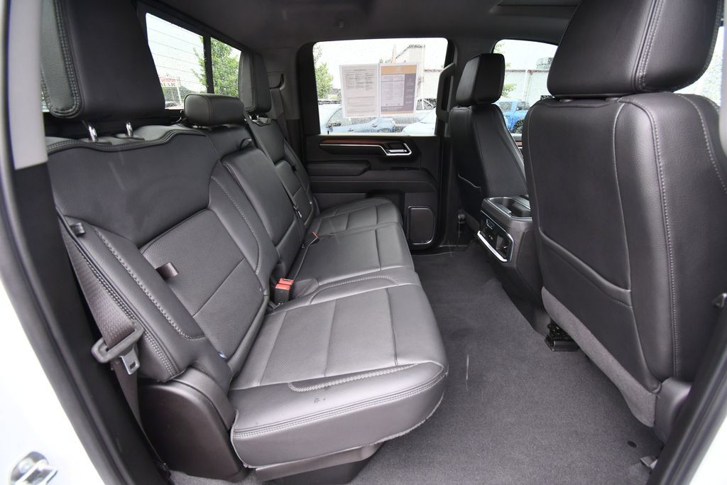 Used 2024 GMC Sierra 3500 Denali w/ Technology Package AWD/4WD image 21