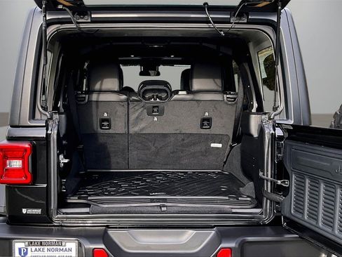 Certified 2024 Jeep Wrangler Unlimited Rubicon w/ Convenience Group image 24