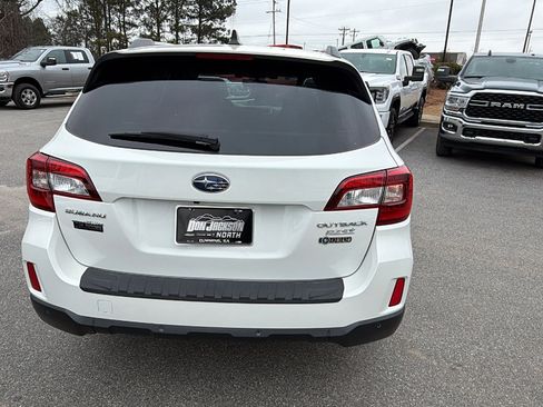 Used 2017 Subaru Outback 2.5i Touring image 9