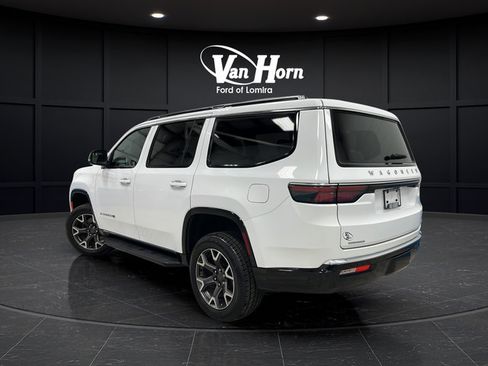 Used 2023 Jeep Wagoneer Series III w/ Convenience Group I AWD/4WD image 5