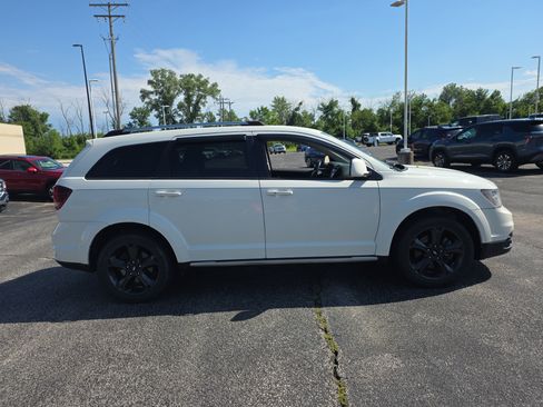 Used 2019 Dodge Journey Crossroad FWD image 3