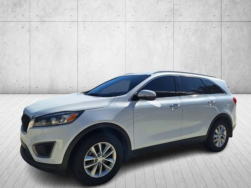 Used 2016 Kia Sorento LX w/ LX Convenience Package image 8