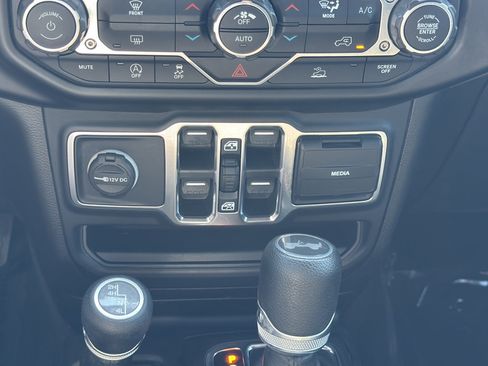 Used 2021 Jeep Wrangler Unlimited Sport AWD/4WD image 23