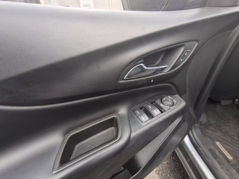 Used 2018 Chevrolet Equinox LT w/ LPO, Cargo Package FWD image 11