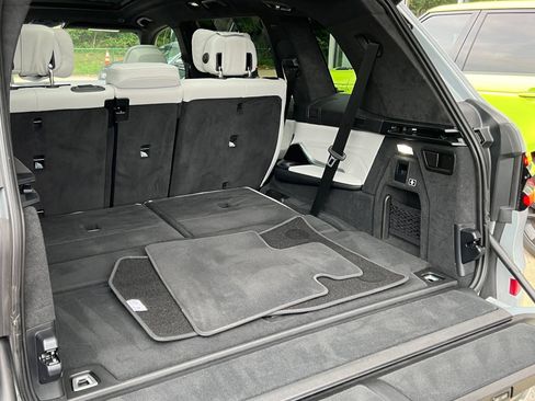 Used 2023 BMW X7 xDrive40i w/ M Sport Package AWD/4WD image 29