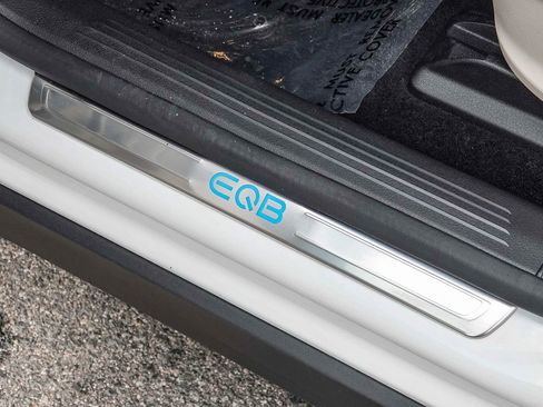 Certified 2025 Mercedes-Benz EQB 300 4MATIC image 51