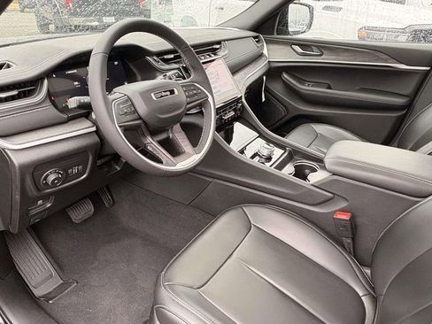 New 2025 Jeep Grand Cherokee L Limited w/ Black Appearance Package AWD/4WD image 25