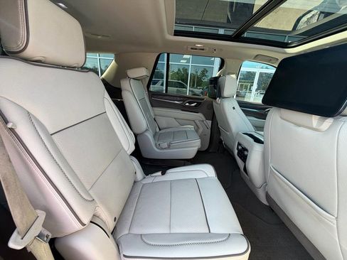 Used 2021 GMC Yukon Denali w/ Denali Premium Package RWD image 14