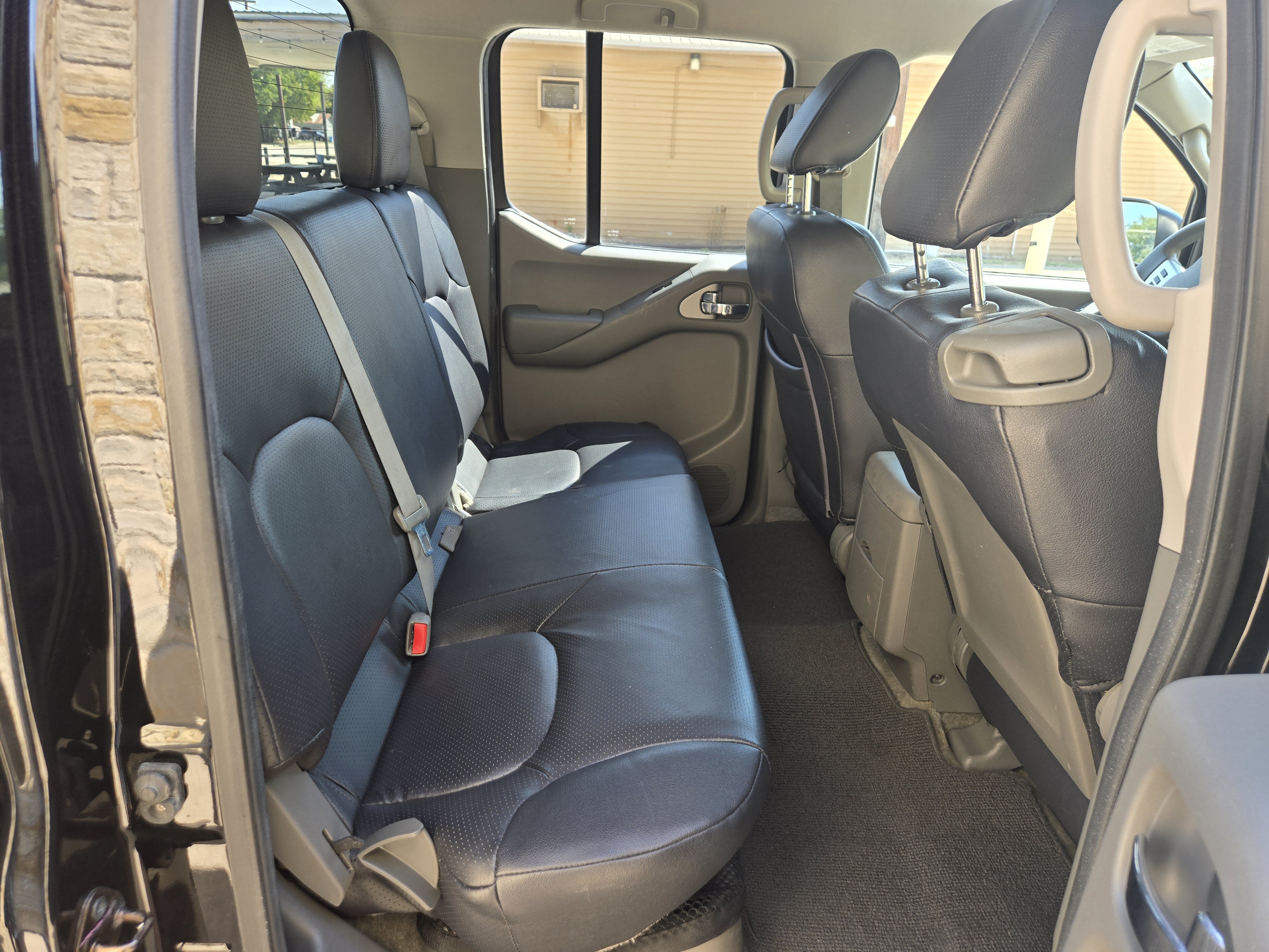 Used 2013 Nissan Frontier SV w/ SV Value Truck Pkg RWD image 11