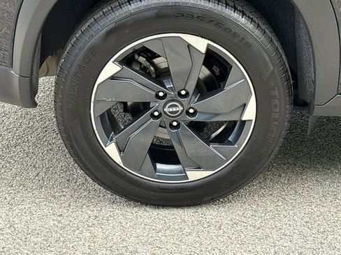Used 2024 Nissan Rogue SV AWD/4WD image 9