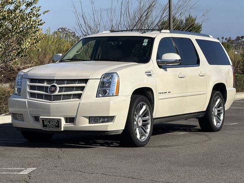 Used 2013 Cadillac Escalade ESV Premium AWD/4WD image 2
