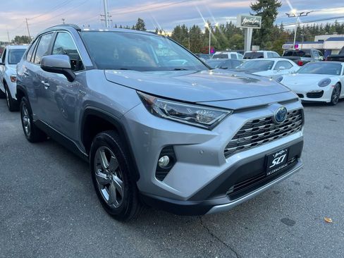 Used 2020 Toyota RAV4 Limited image 5