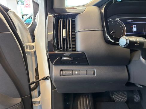 Used 2024 Nissan Pathfinder SV AWD/4WD image 15