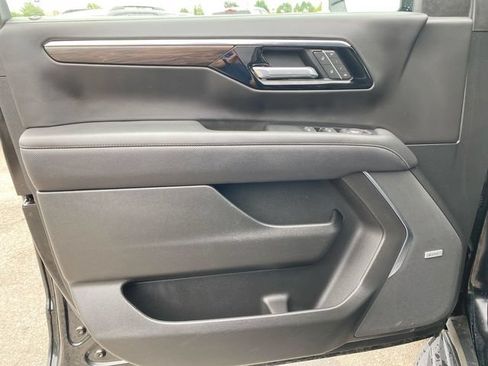 Used 2025 Chevrolet Tahoe Premier AWD/4WD image 22