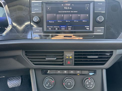 Used 2024 Volkswagen Jetta S image 29