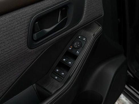 Used 2022 Nissan Rogue S image 12