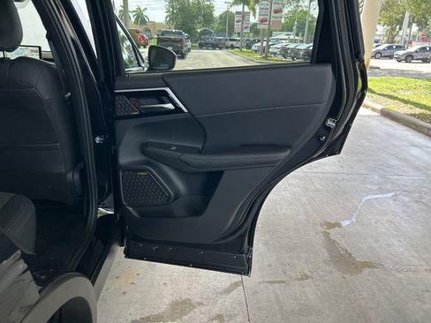 New 2025 Mitsubishi Outlander SE image 30