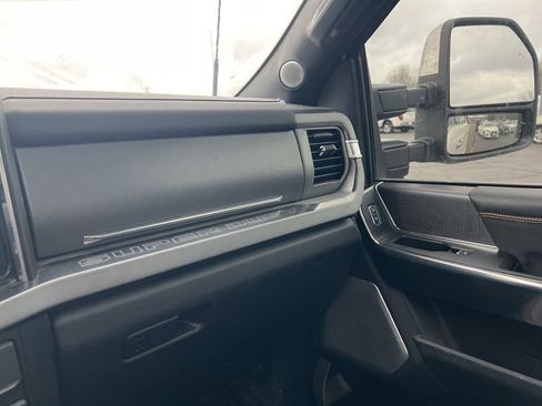 Used 2024 Ford F350 Platinum w/ FX4 Off-Road Package image 15