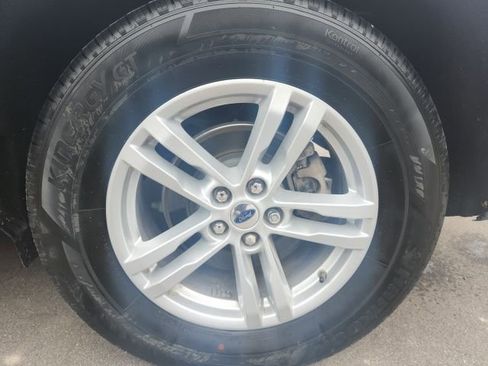 Used 2024 Ford Explorer XLT w/ Equipment Group 202A image 9