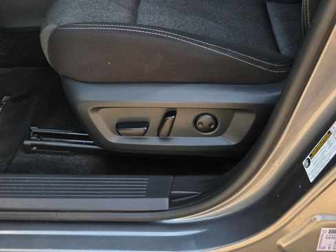 Used 2025 Nissan Rogue SV FWD image 34