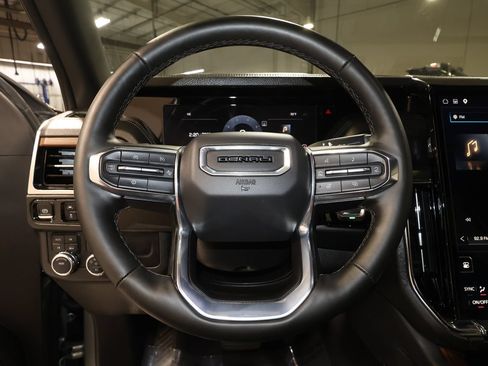 Used 2025 GMC Yukon XL Denali AWD/4WD image 10