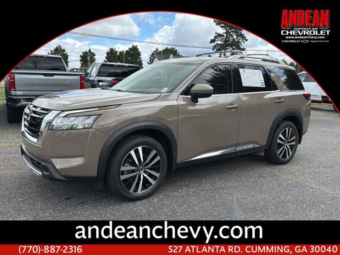 Used 2024 Nissan Pathfinder Platinum w/ Cargo Package FWD image 1